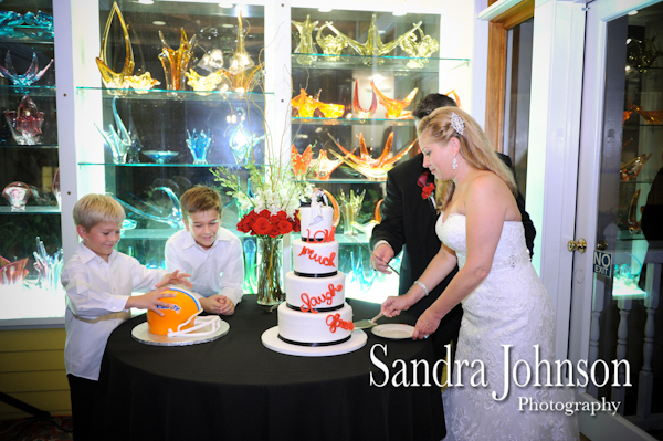 Best Courtyard Lake Lucerne wedding photographer - Sandra Johnson (SJFoto.com)
